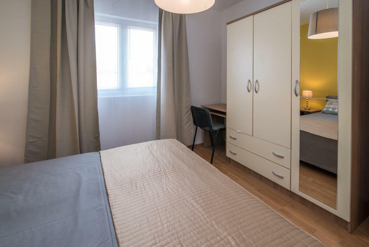 Apartments Sanjin Kornic Exterior photo
