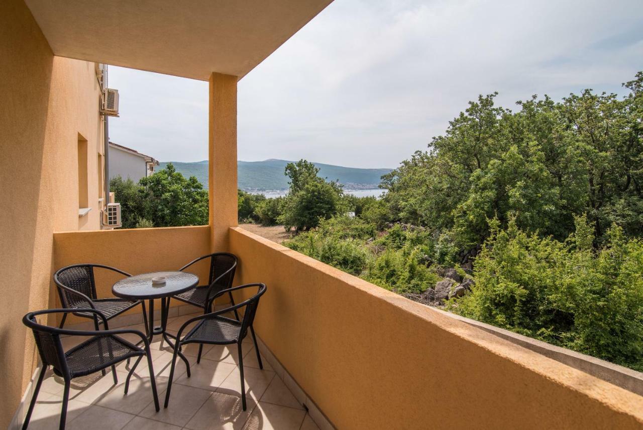 Apartments Sanjin Kornic Exterior photo