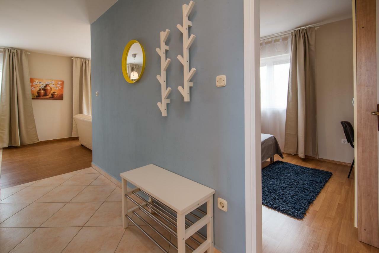 Apartments Sanjin Kornic Exterior photo