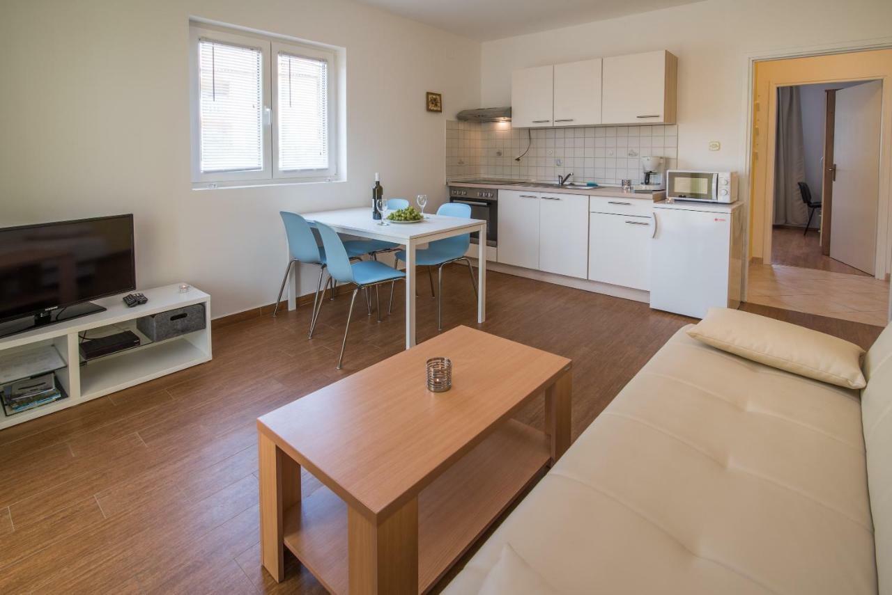 Apartments Sanjin Kornic Exterior photo